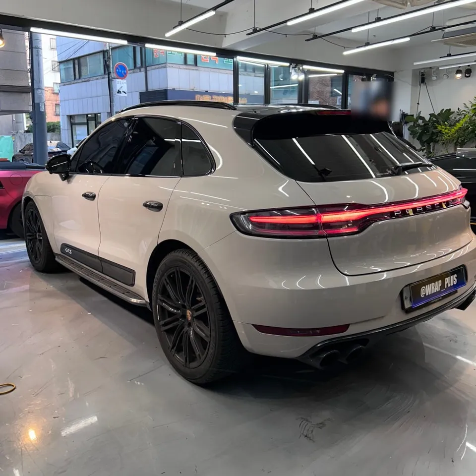 Porsche Macanのカーラッピング事例|クレヨンカラーの高級感 施工写真 2-3
