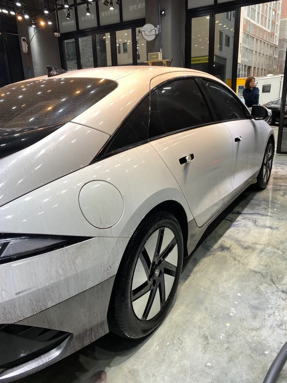 Hyundai IONIQのガラスコーティング事例|費用目安・仕上がり 施工写真 4-1