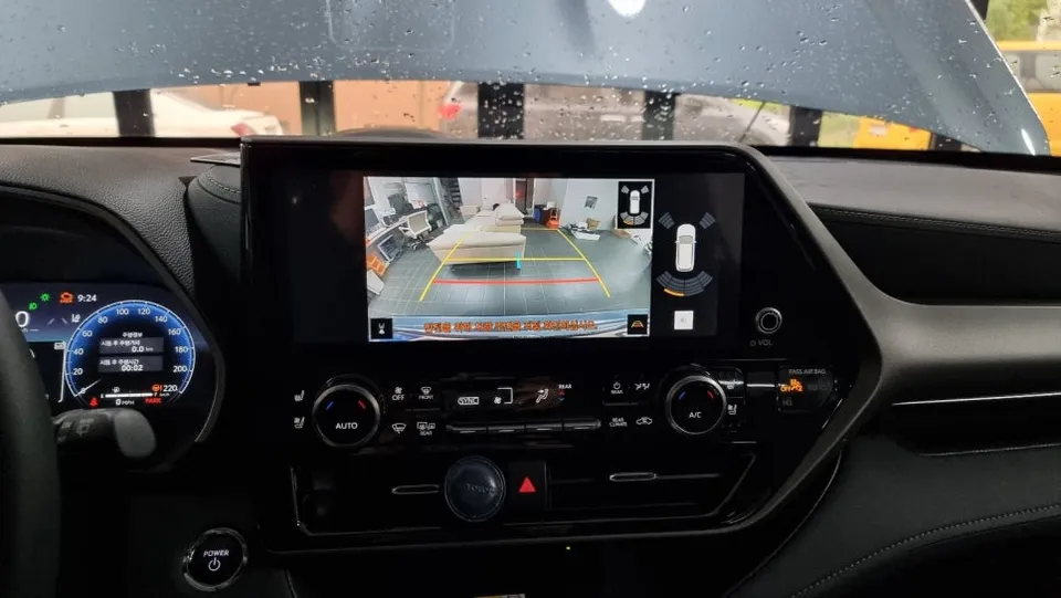 Toyota Highlander surround view camera - Toyota Highlander Surround View Camera Review: Enhanced Safety photo 4