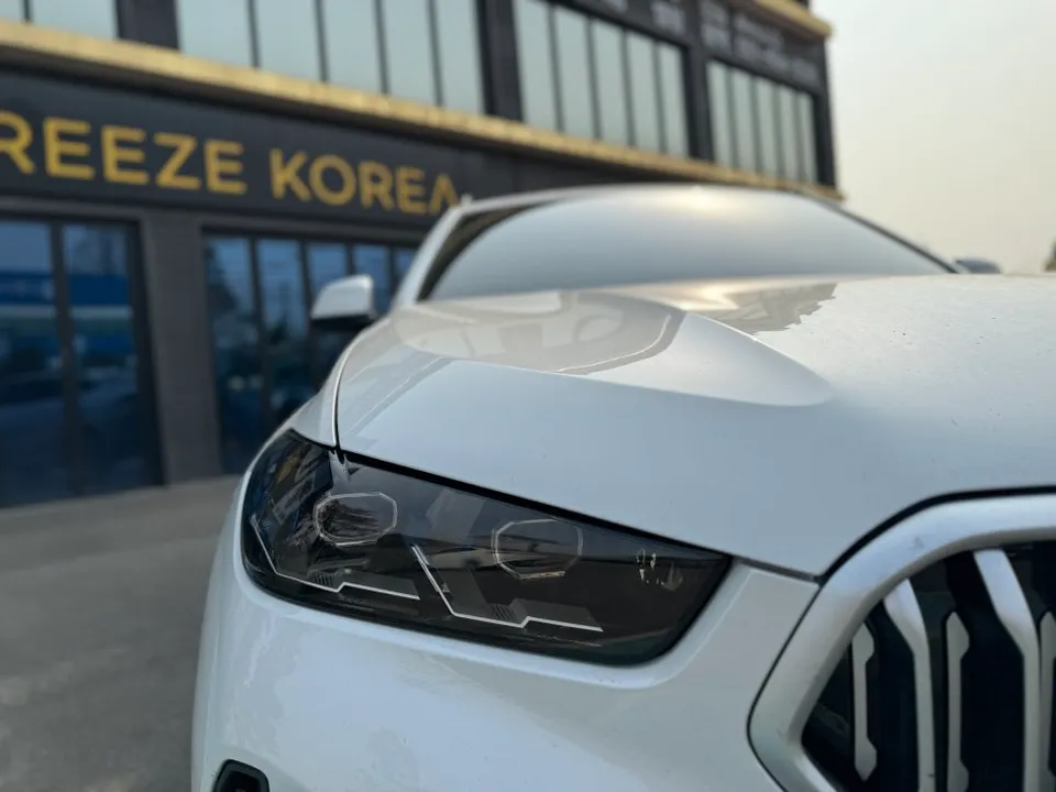 BMW X6のヘッドライトPPF施工事例｜スモークカラーで高級感を演出 施工写真 2