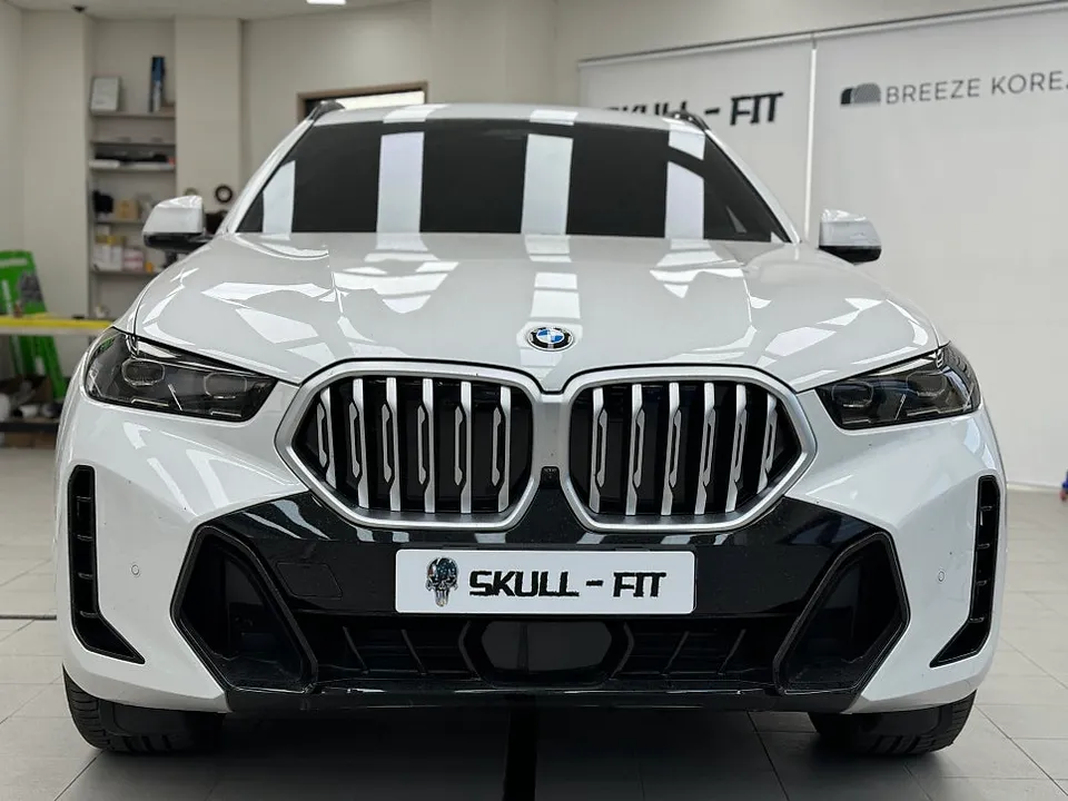 BMW X6のヘッドライトPPF施工事例｜スモークカラーで高級感を演出 施工写真 4