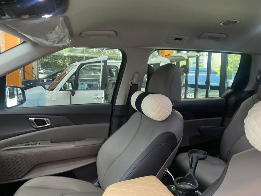 Kia Carnival KA4 oem options - Kia Carnival KA4 OEM Options Review — Enhanced Entertainment photo 4