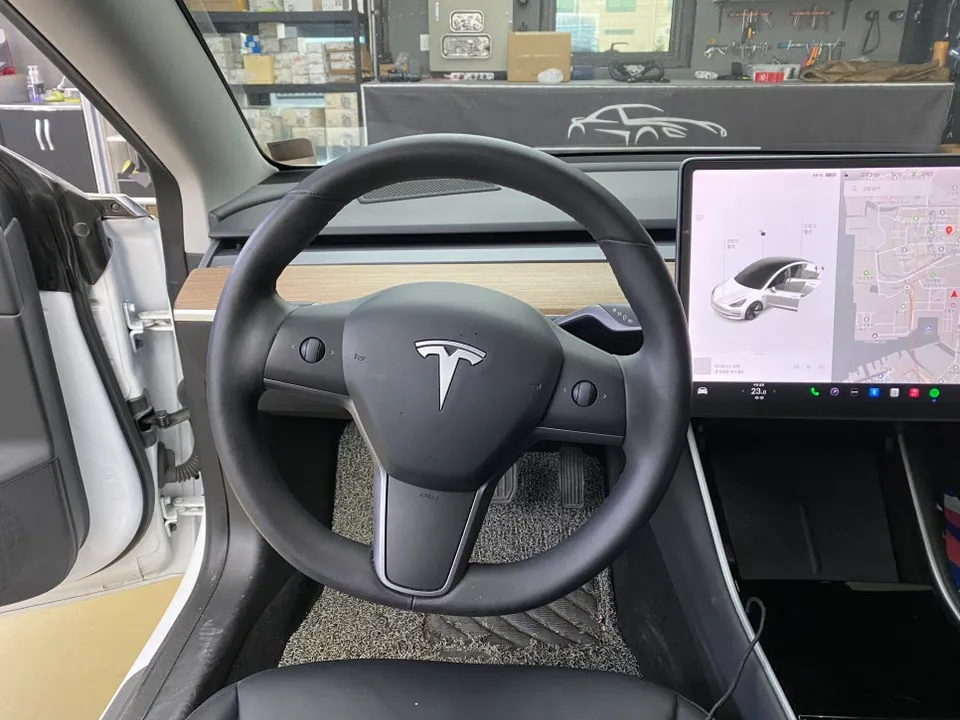 Tesla Model 3 Yoke Steering Wheel Customization Review photo 2