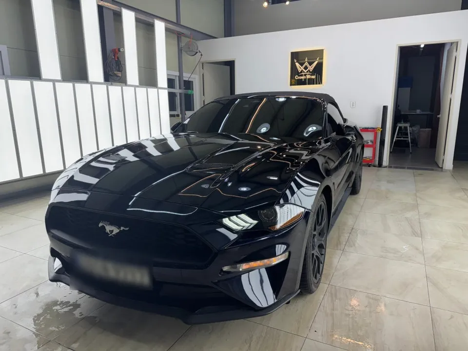 Ford Mustang Convertibleのカーラッピング事例|費用目安・仕上がり 施工写真 3-2