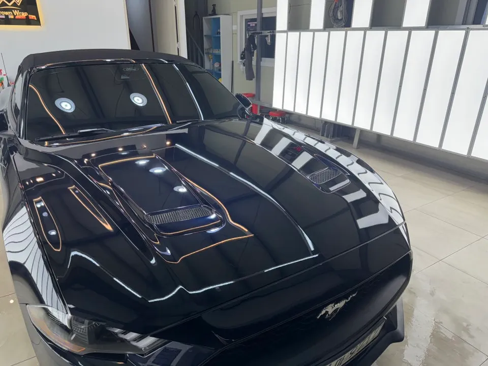 Ford Mustang Convertibleのカーラッピング事例|費用目安・仕上がり 施工写真 2-3