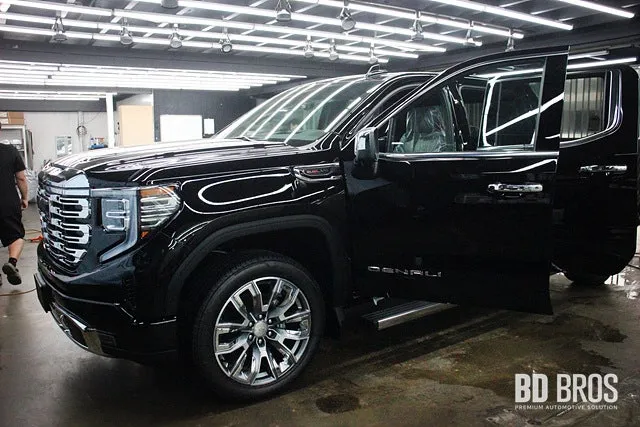 GMC Sierraのカーフィルム施工事例|費用目安・仕上がり 施工写真 1-2