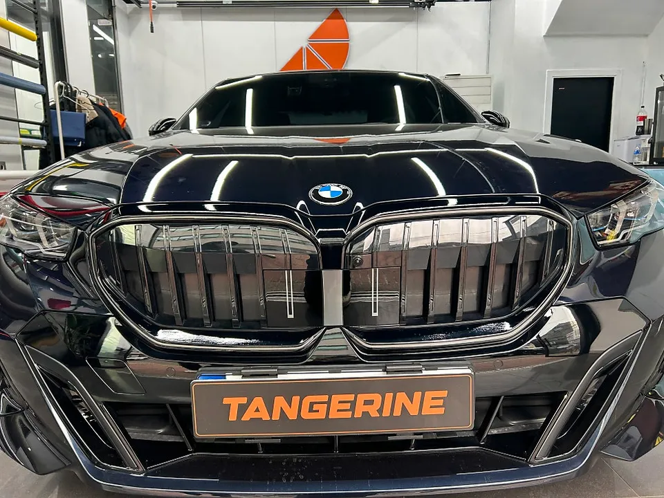 BMW 5 Series G60 カーラッピング事例：費用目安と仕上がり 施工写真 1-3