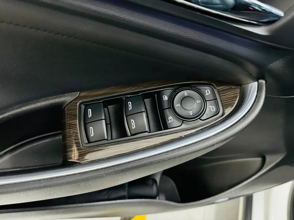 Chevrolet Malibuのカーラッピング事例|費用目安・仕上がり 施工写真 2-1