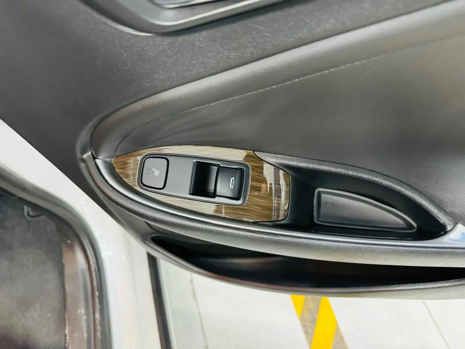 Chevrolet Malibuのカーラッピング事例|費用目安・仕上がり 施工写真 1-2