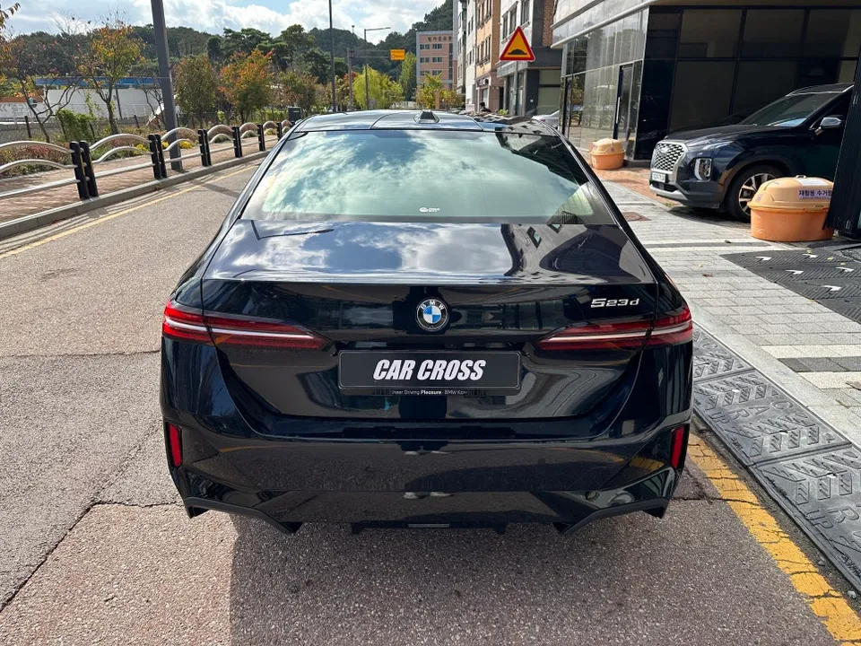 BMW G60 カーラッピング事例｜費用目安と仕上がり 施工写真 3-1