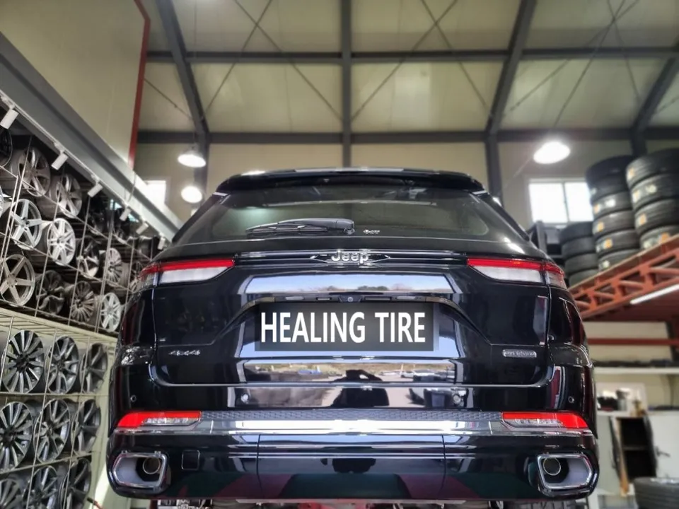 Jeep Grand Cherokeeのホイールリペア・塗装事例 施工写真 2-1