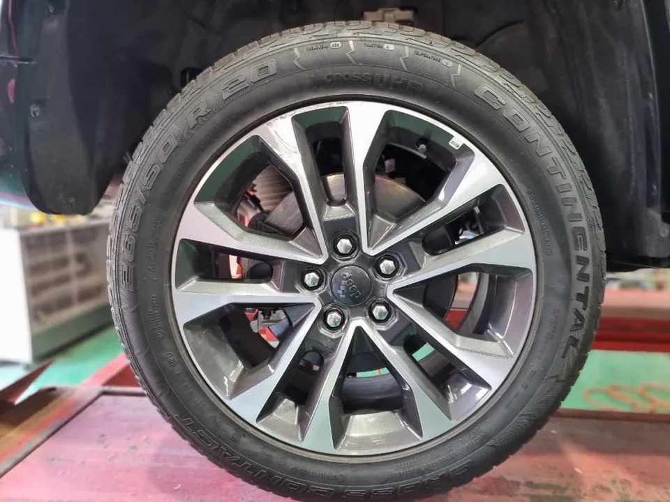 Jeep Grand Cherokeeのホイールリペア・塗装事例 施工写真 4-1