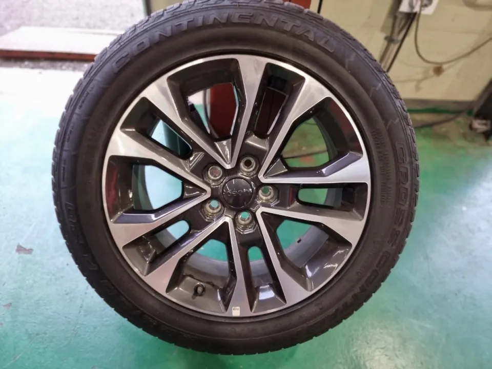 Jeep Grand Cherokeeのホイールリペア・塗装事例 施工写真 1-2