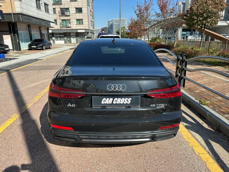 Audi A6のカーラッピング事例|クロームメッキの質感変化 施工写真 1-2