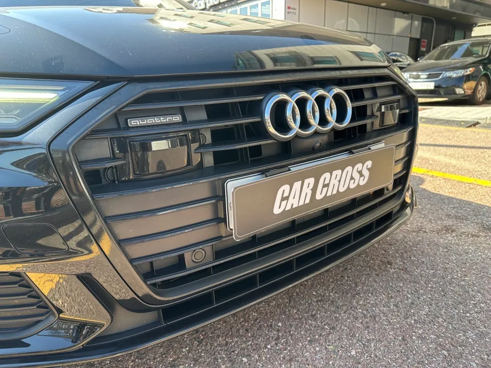 Audi A6のカーラッピング事例|クロームメッキの質感変化 施工写真 3-2