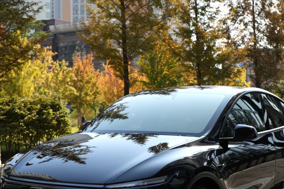 Tesla Model Y window tinting - Tesla Model Y Window Tinting Review: Reflective vs. Non-Reflectiv photo 3