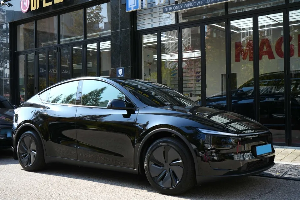 Tesla Model Y window tinting - Tesla Model Y Window Tinting Review: Reflective vs. Non-Reflectiv photo 4