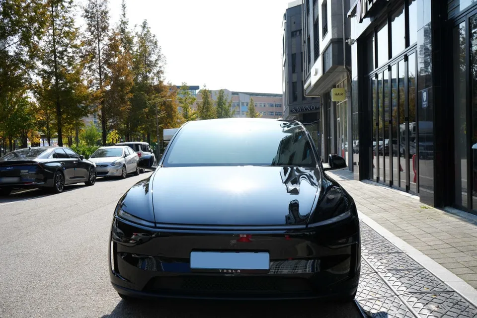 Tesla Model Y window tinting - Tesla Model Y Window Tinting Review: Reflective vs. Non-Reflectiv photo 5
