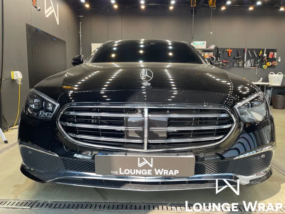 Mercedes-Benz Eクラスのカーラッピング事例|費用目安・仕上がり 施工写真 2-1