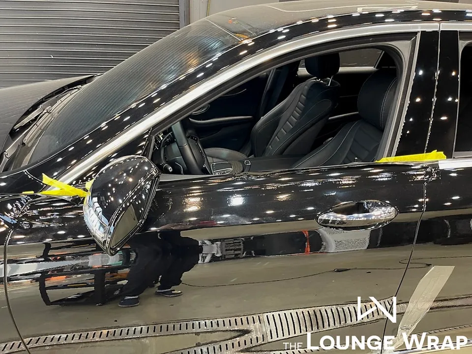 Mercedes-Benz Eクラスのカーラッピング事例|費用目安・仕上がり 施工写真 4-1