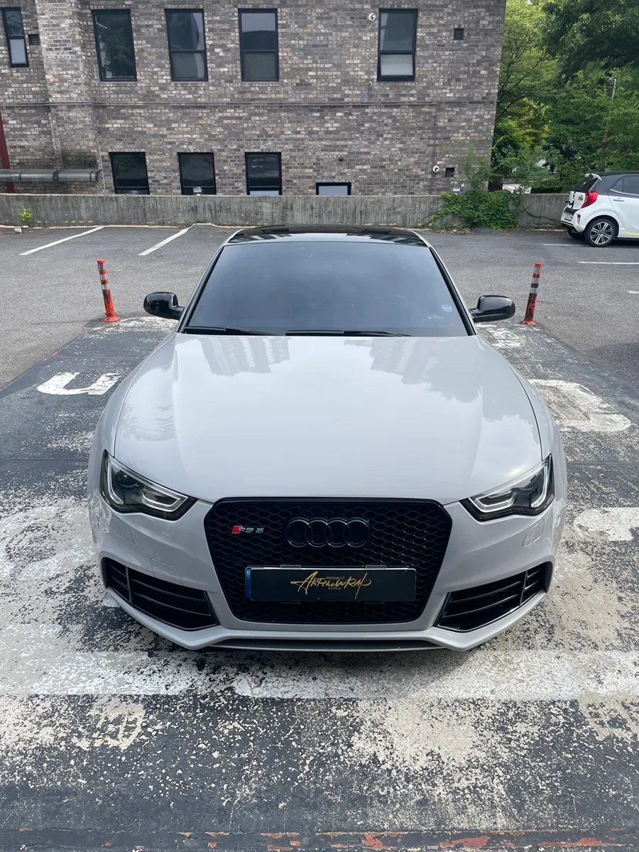 Audi RS5のカーラッピング事例｜クレヨンカラーで個性を演出 写真