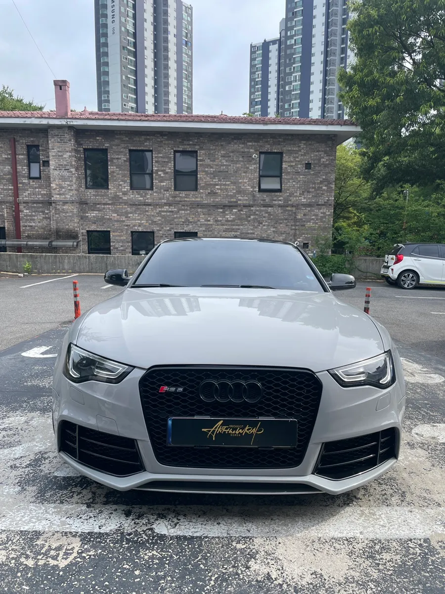 Audi RS5のカーラッピング事例|クレヨンカラーで個性を演出 施工写真 1-2