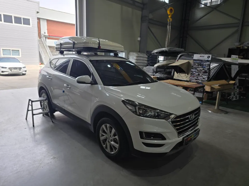 Hyundai Tucsonのカーラッピング事例|費用目安・仕上がり 施工写真 3-2