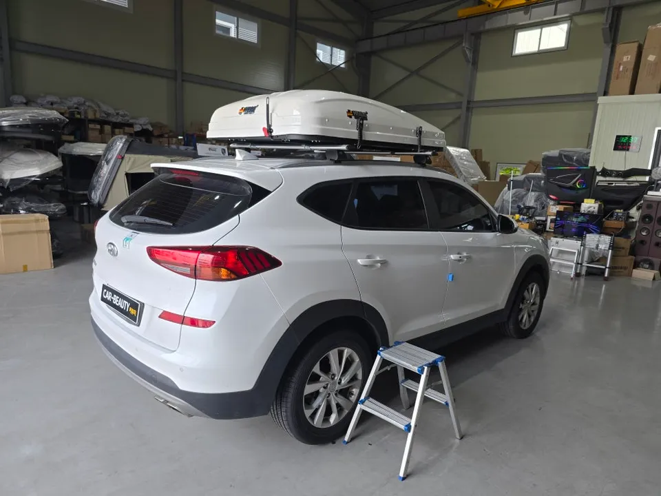 Hyundai Tucsonのカーラッピング事例|費用目安・仕上がり 施工写真 2-3