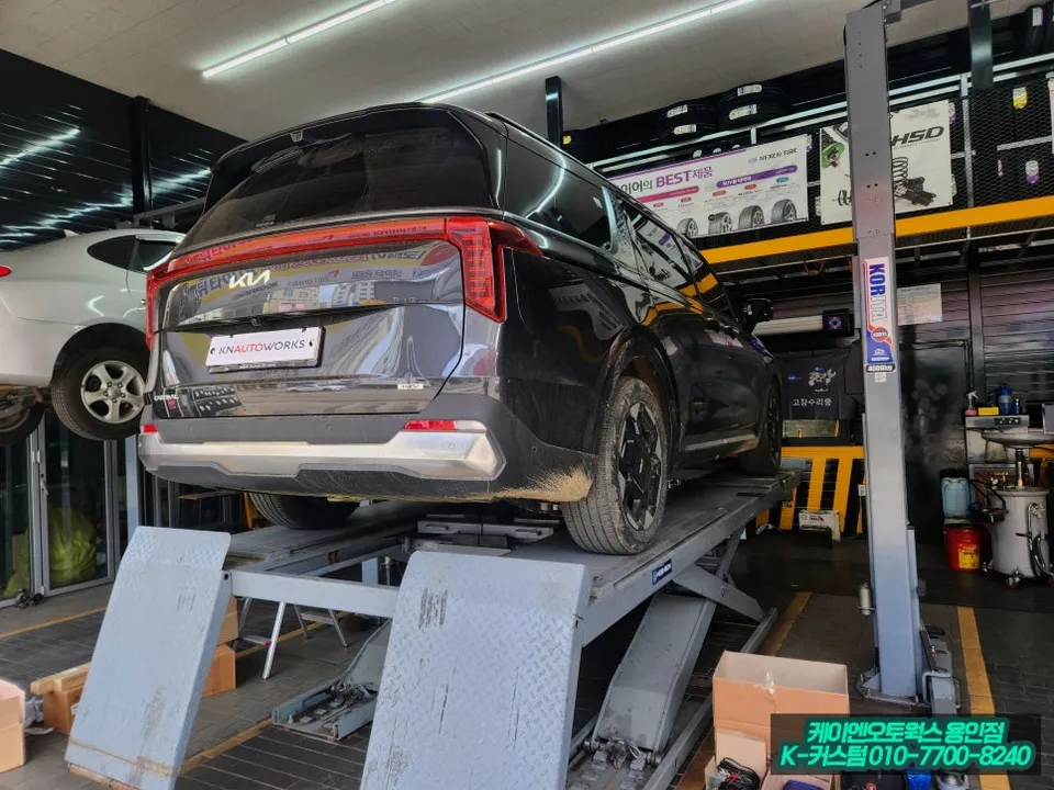 Kia Carnival KA4 body kit - Kia Carnival KA4 Hybrid Body Kit Review - King Step Side Steps photo 4
