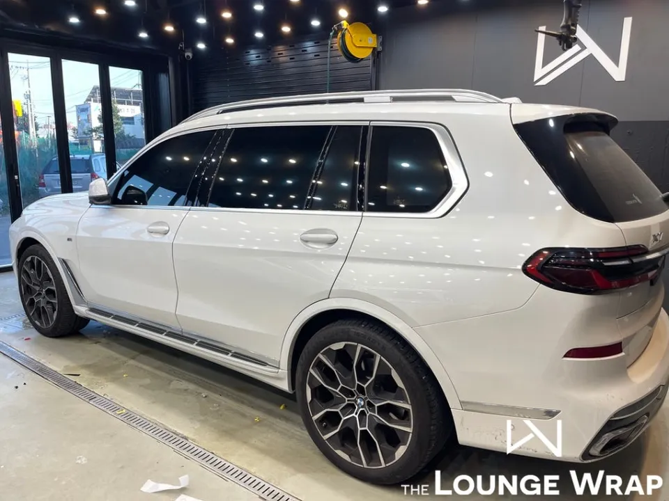 BMW X7のカーラッピング事例|費用目安・仕上がり 施工写真 4-1