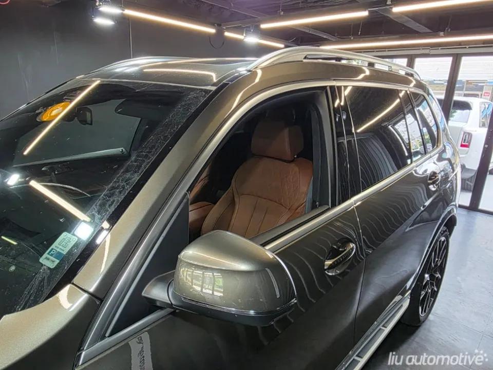 BMW X7 vinyl wrap - BMW X7 Vinyl Wrap Review — Achieve a Sleek Black Pack Look photo 5