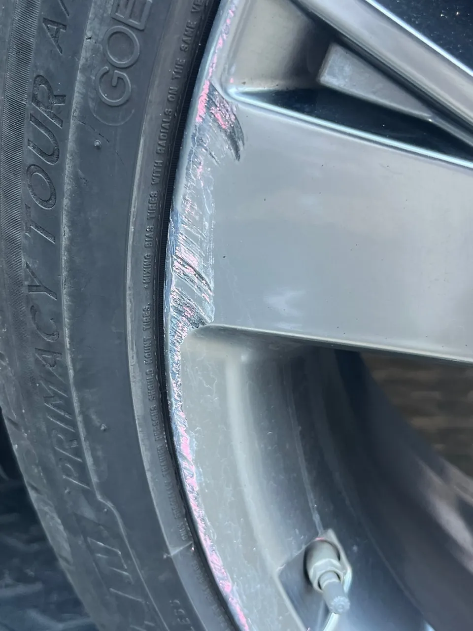 Genesis G70のホイールリペア・塗装事例 施工写真 2