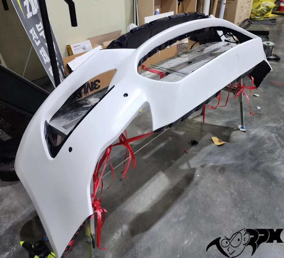 Maserati Quattroporteのカーラッピング事例｜サテンホワイト 施工写真 3-2