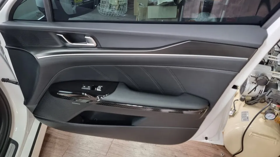 Kia K5 DL3 interior customization - Kia K5 DL3 Interior Carbon Wrap Review — Sporty Transformation photo 4