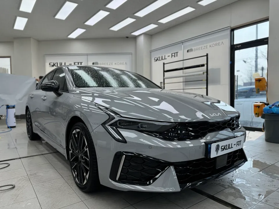 Kia K5のカーラッピング事例|PPFで高級感をプラス 施工写真 1-3