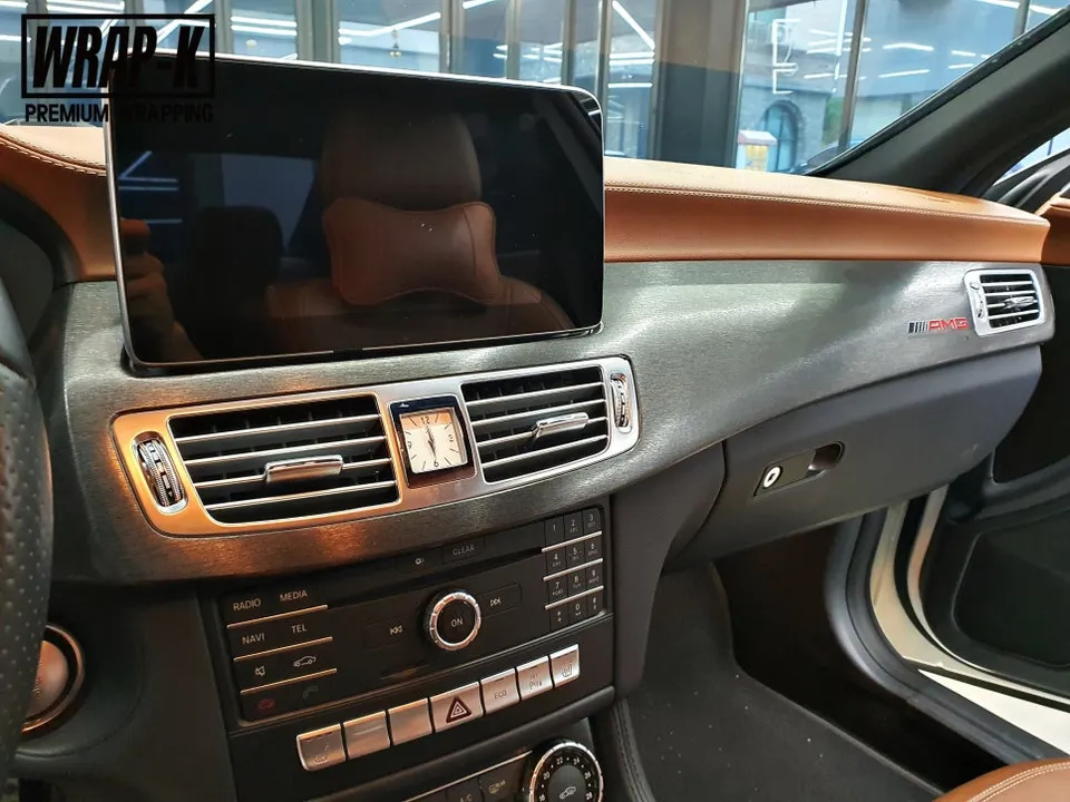Mercedes-Benz CLSのカーラッピング事例:高級感を刷新 施工写真 1-1