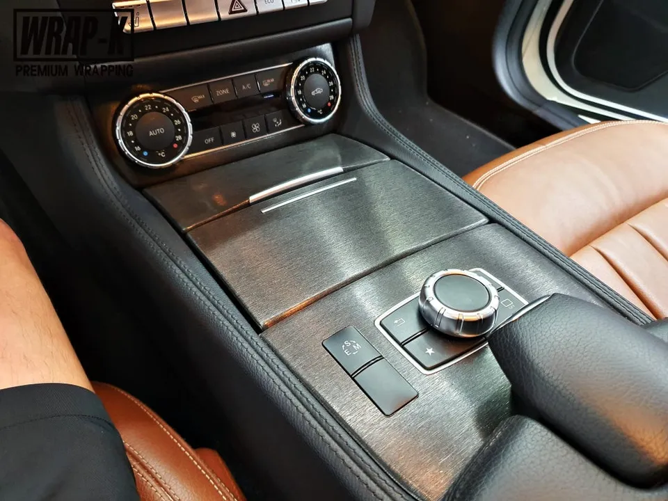 Mercedes-Benz CLSのカーラッピング事例:高級感を刷新 施工写真 2-1