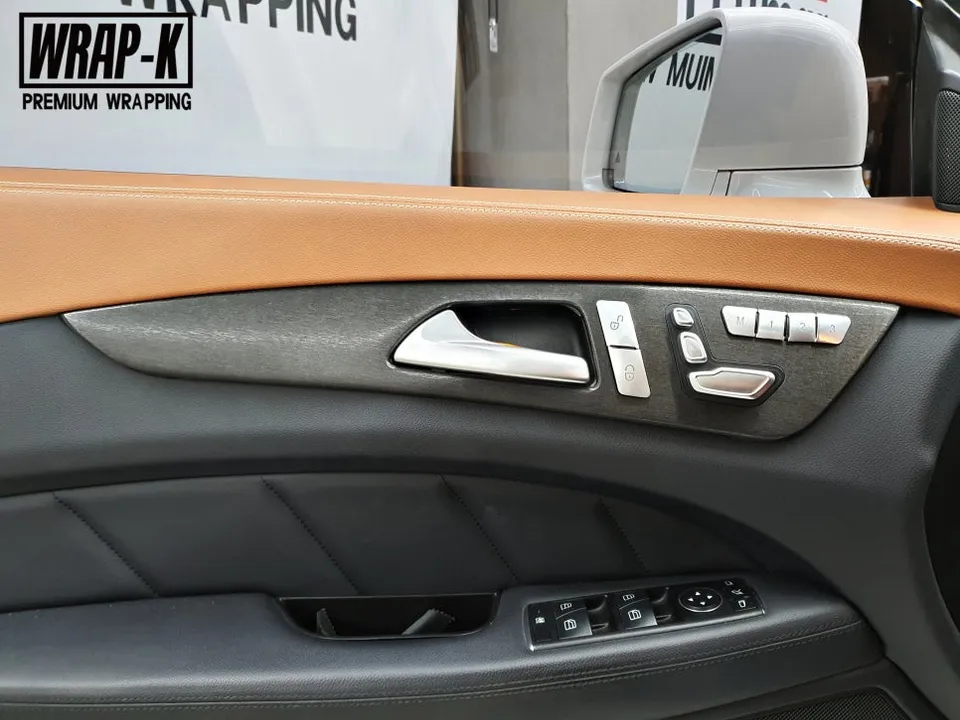 Mercedes-Benz CLSのカーラッピング事例:高級感を刷新 施工写真 3-1