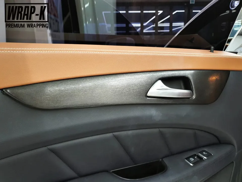 Mercedes-Benz CLSのカーラッピング事例:高級感を刷新 施工写真 4-1