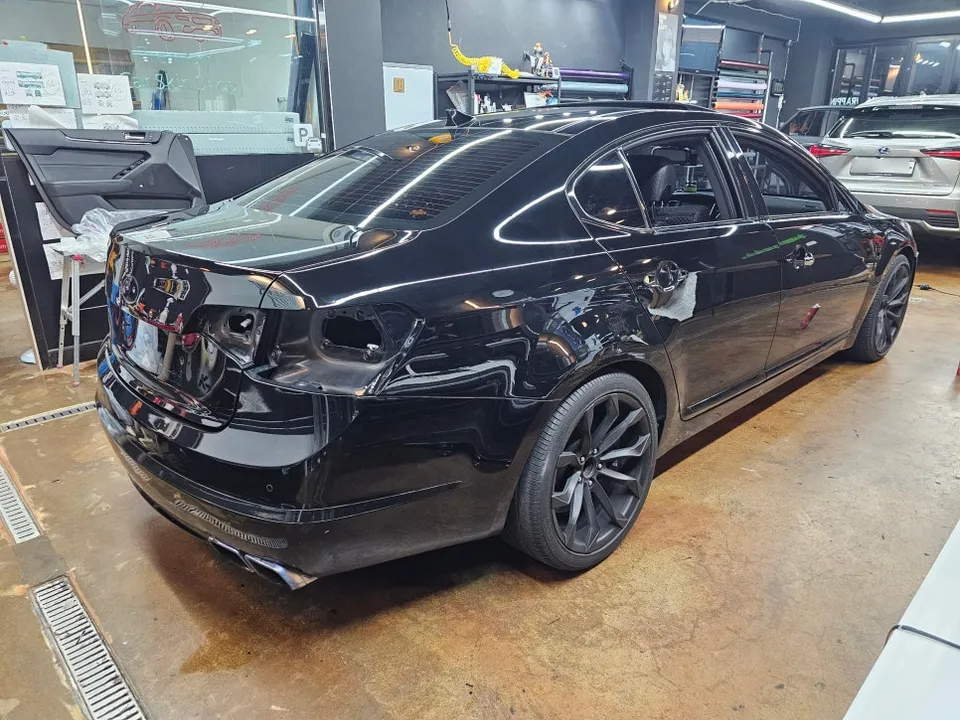 Kia K7のカーラッピング事例|費用目安・仕上がり 施工写真 3-2