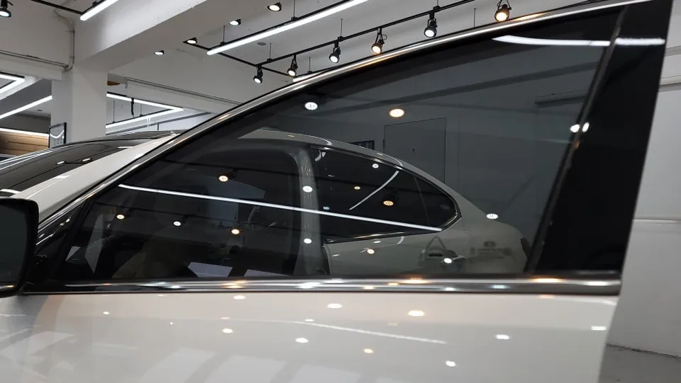 Hyundai Azeraのカーフィルム施工事例｜費用目安・仕上がり 施工写真 3-1