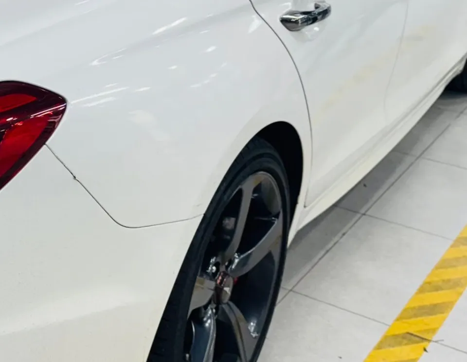 Genesis G70のカーラッピング事例|韓国での施工 施工写真 3-2