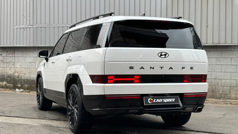 Hyundai Santa Feのカーフィルム施工事例|費用目安・仕上がり 施工写真 1-3
