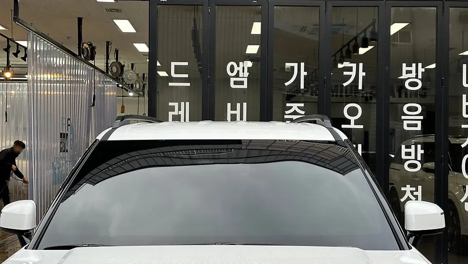 Hyundai Santa Feのカーフィルム施工事例|費用目安・仕上がり 施工写真 2-3