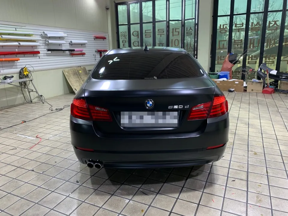 BMW 5 Series F10のカーラッピング事例 施工写真 4-1