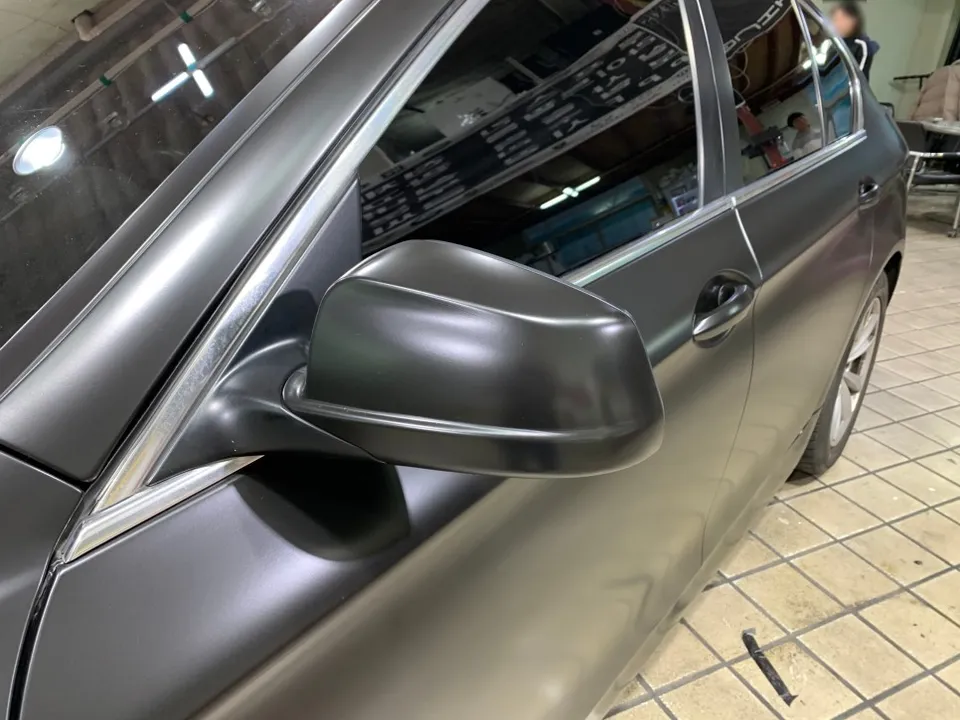 BMW 5 Series F10のカーラッピング事例 施工写真 4-2
