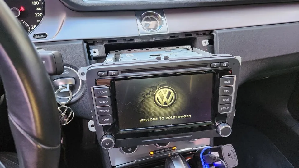 Volkswagen CCのドライブレコーダー取付事例 施工写真 1-1