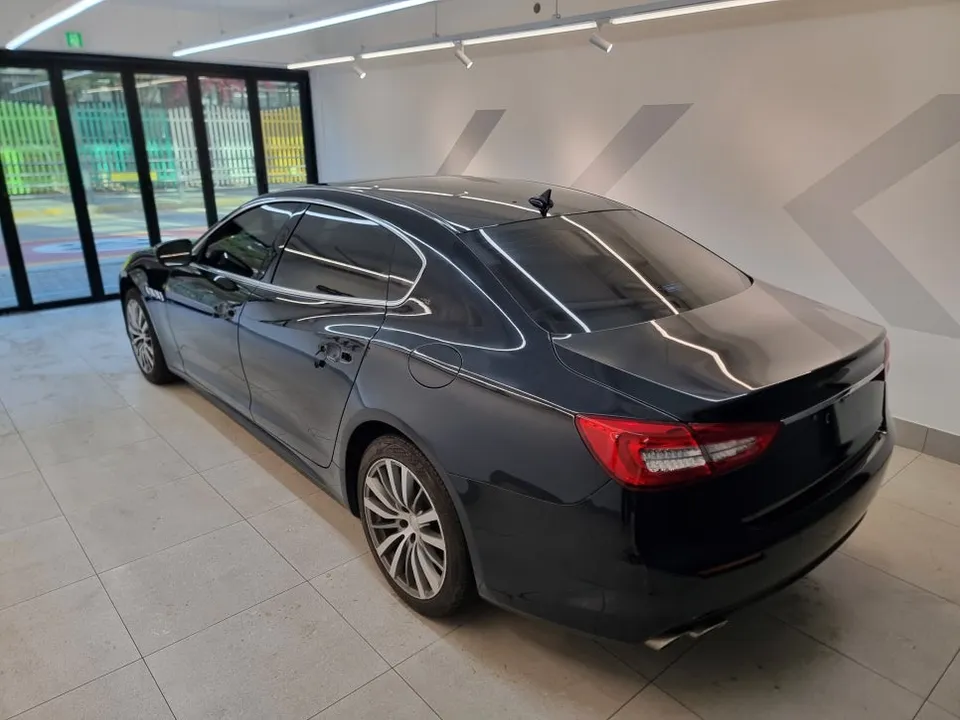 Maserati Quattroporteのカーラッピング事例|費用目安・仕上がり 施工写真 1-1