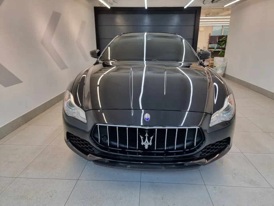 Maserati Quattroporteのカーラッピング事例|費用目安・仕上がり 施工写真 1-2