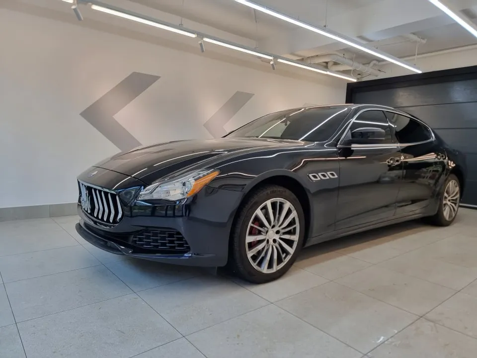 Maserati Quattroporteのカーラッピング事例|費用目安・仕上がり 施工写真 1-3